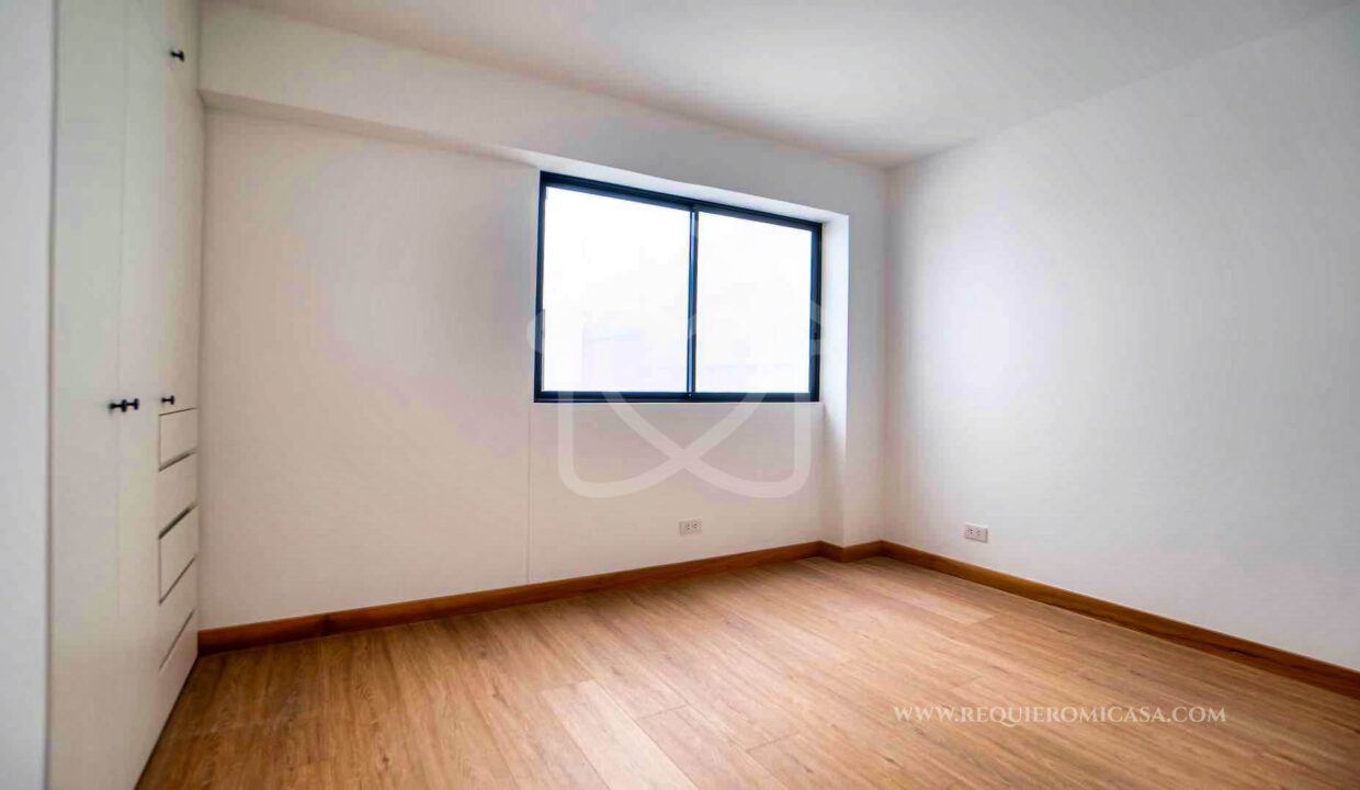 Departamento frente a parque en surco25