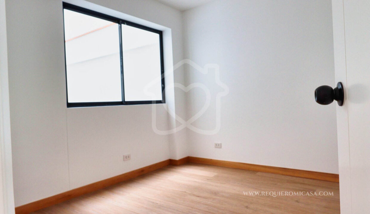 Departamento frente a parque en surco54