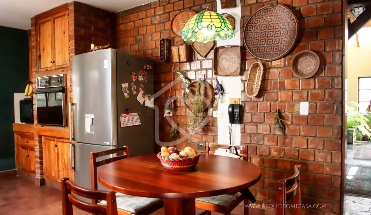 casa en venta en la molina24