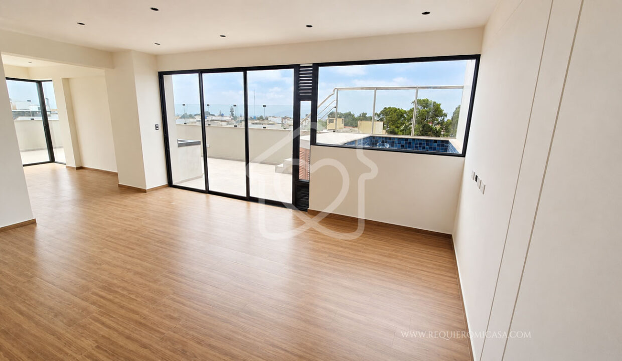duplex con piscina frente a parque surco1