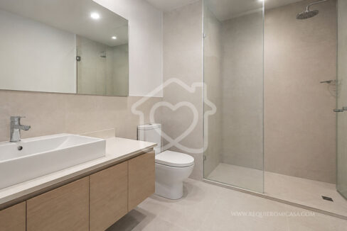 duplex con piscina frente a parque surco14