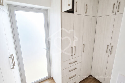 duplex con piscina frente a parque surco15