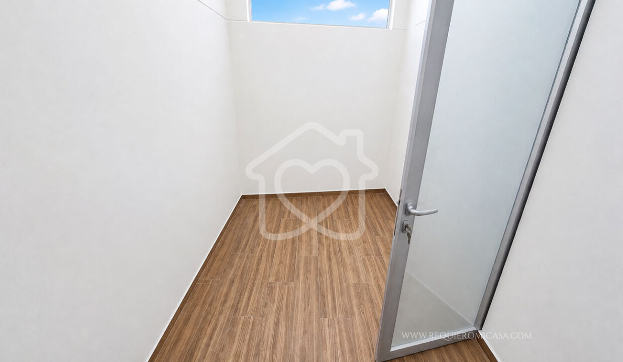 duplex con piscina frente a parque surco17