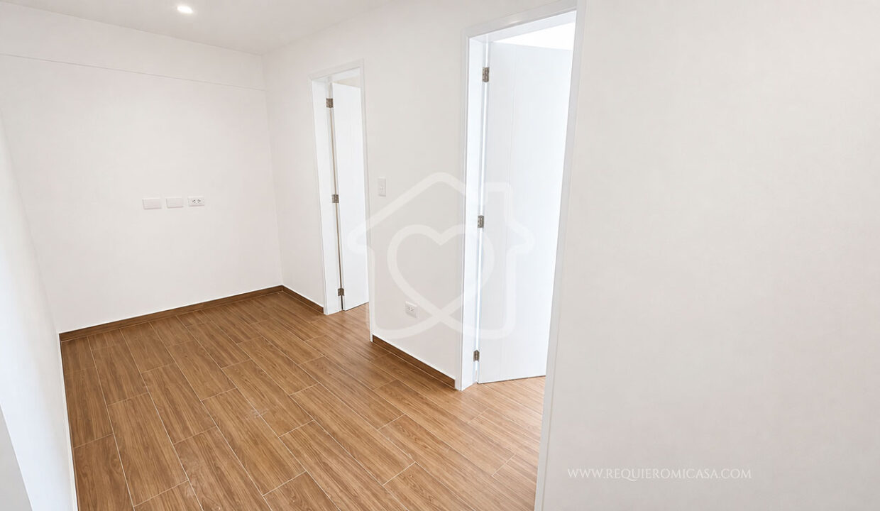 duplex con piscina frente a parque surco18