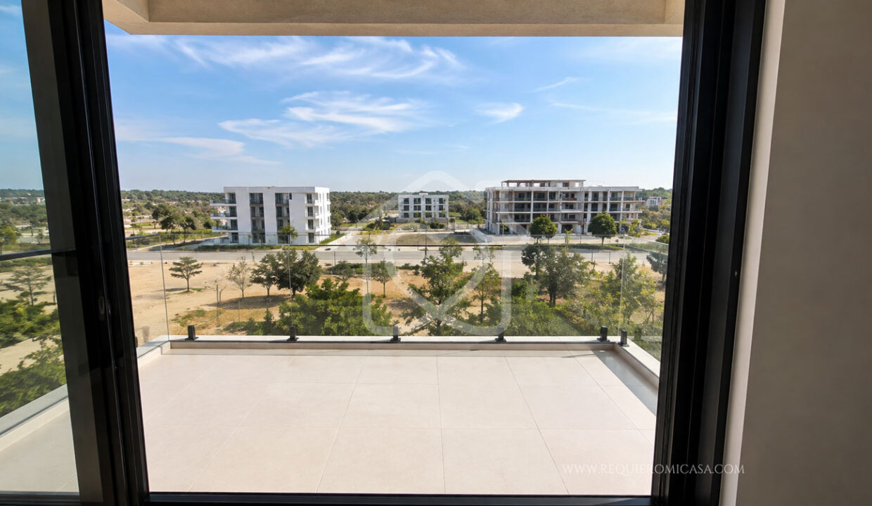 duplex con piscina frente a parque surco19