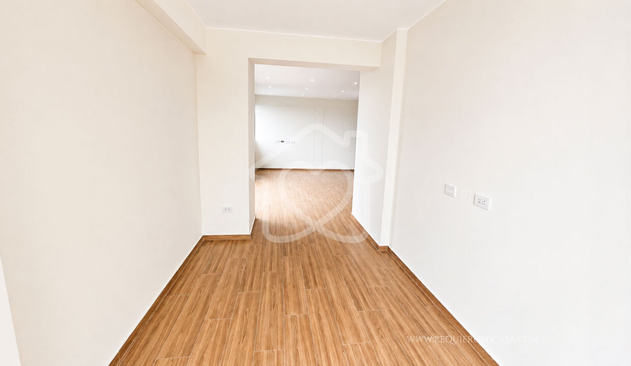 duplex con piscina frente a parque surco2