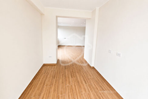 duplex con piscina frente a parque surco2