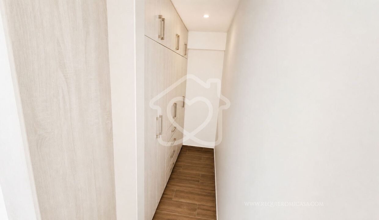 duplex con piscina frente a parque surco21