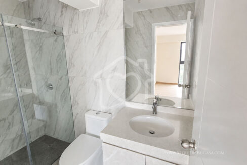 duplex con piscina frente a parque surco22