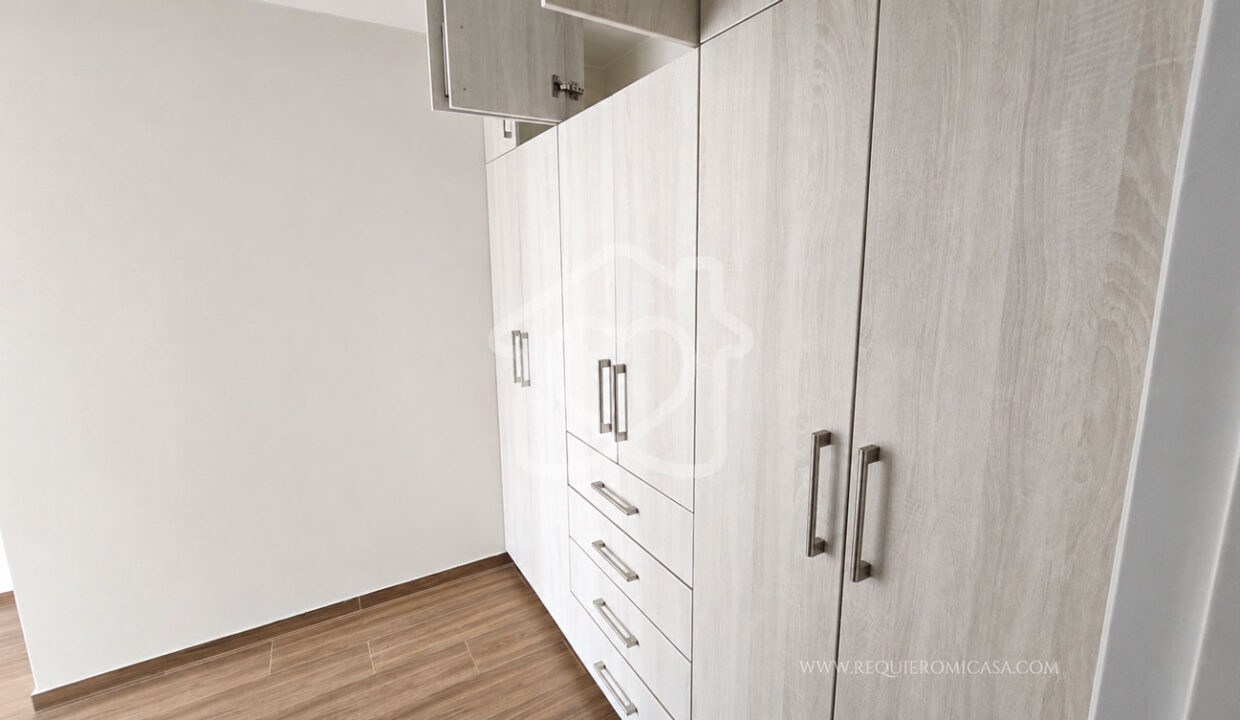 duplex con piscina frente a parque surco23
