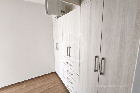 duplex con piscina frente a parque surco23
