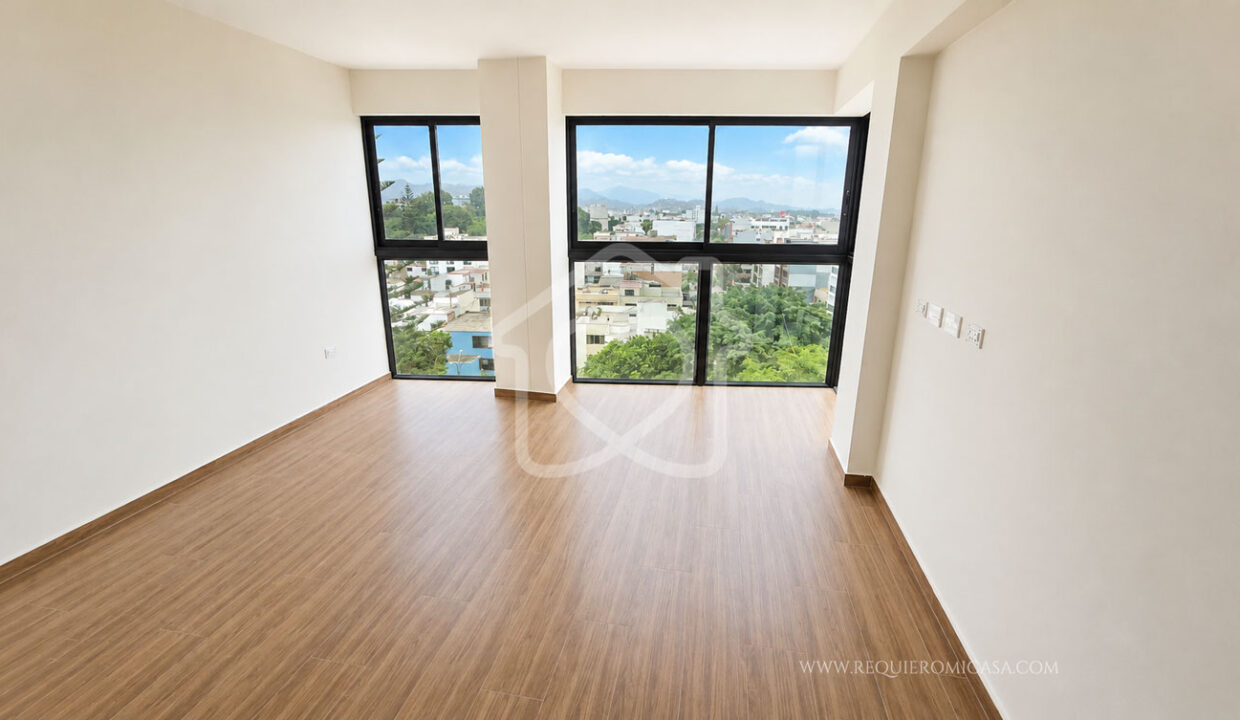 duplex con piscina frente a parque surco24