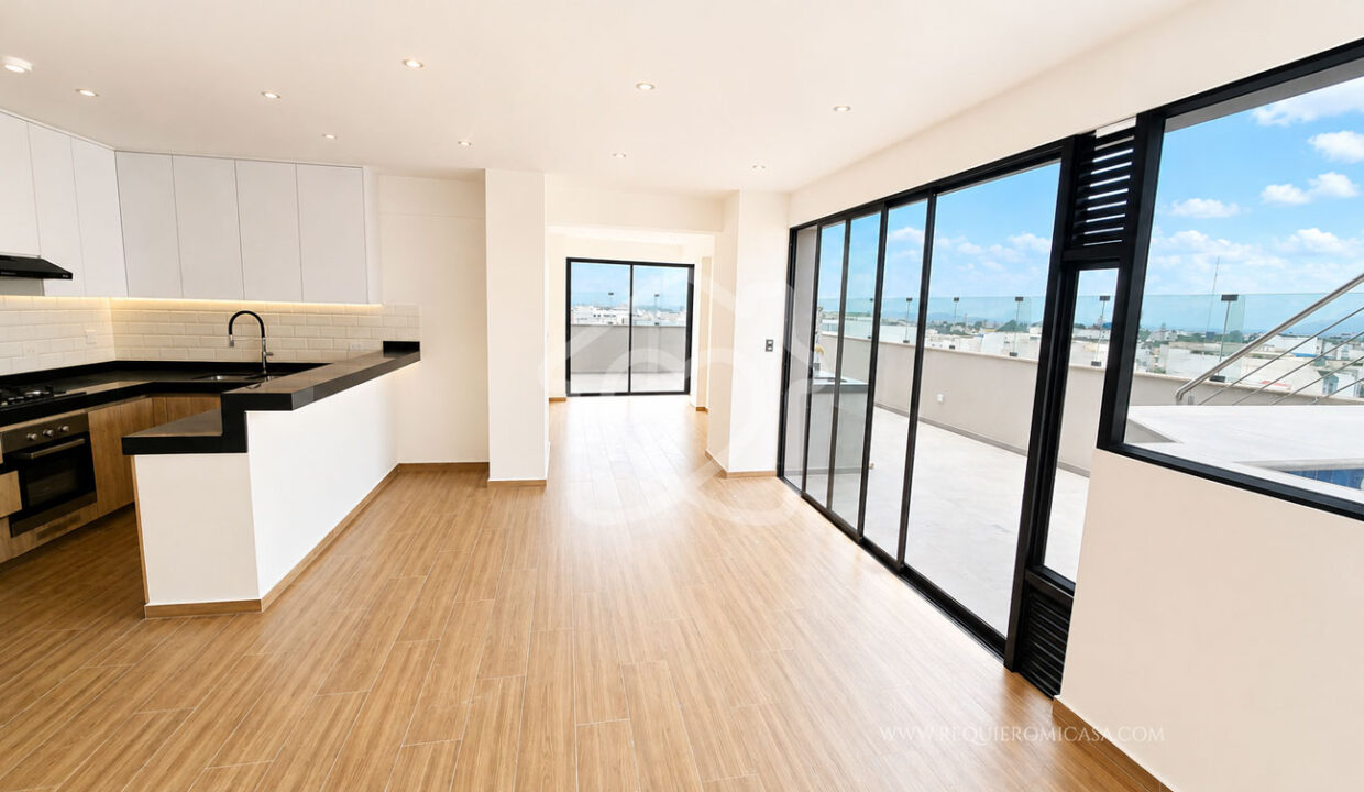 duplex con piscina frente a parque surco26
