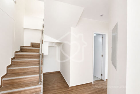 duplex con piscina frente a parque surco27