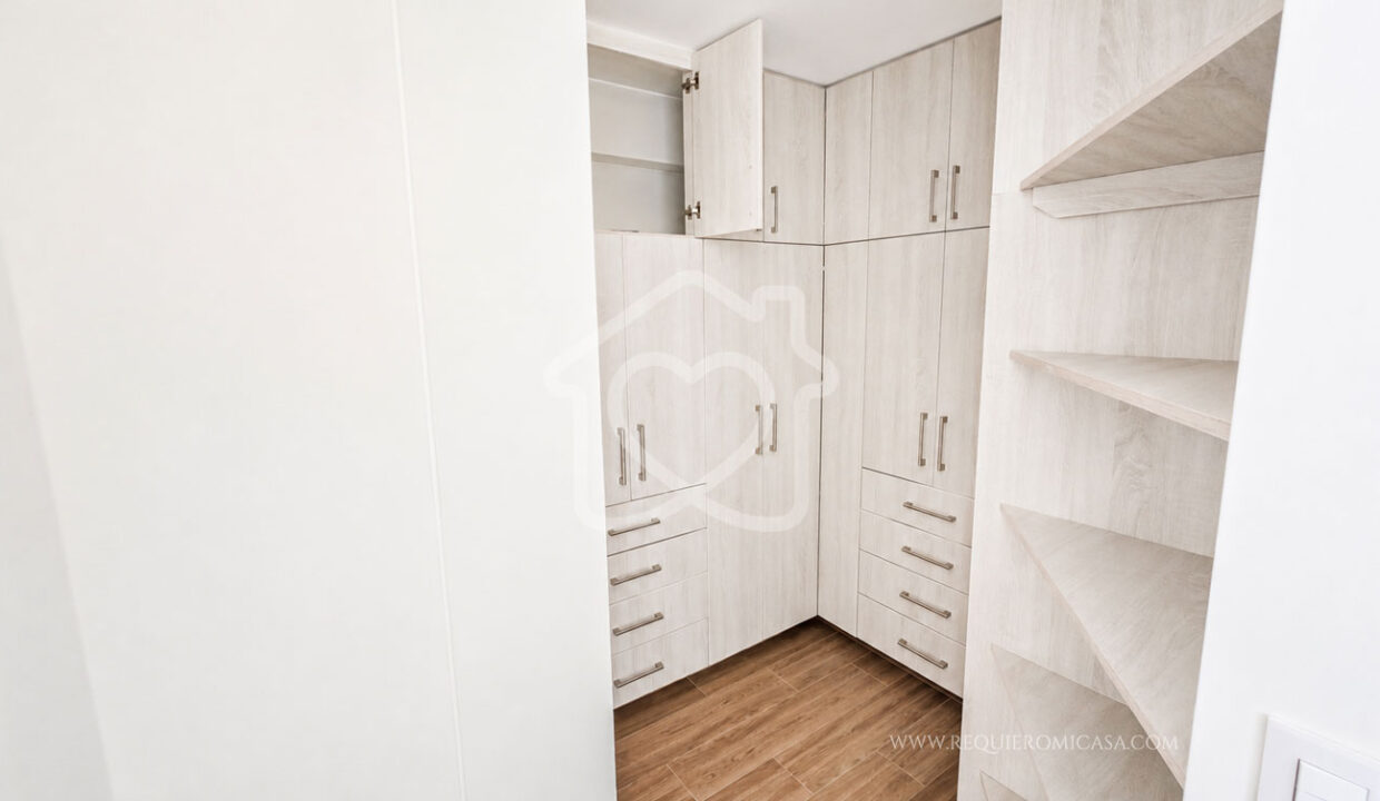 duplex con piscina frente a parque surco28