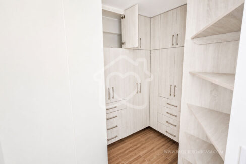 duplex con piscina frente a parque surco28