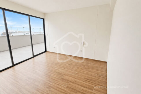 duplex con piscina frente a parque surco29