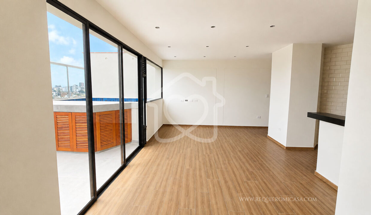 duplex con piscina frente a parque surco3