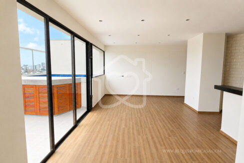 duplex con piscina frente a parque surco3