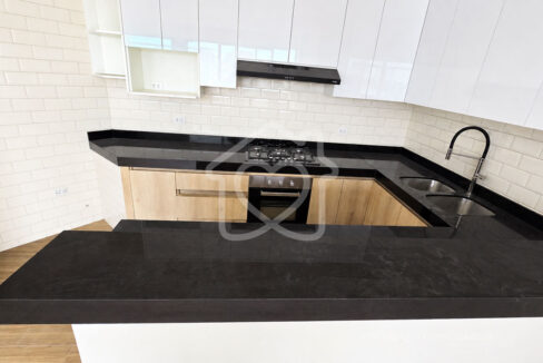 duplex con piscina frente a parque surco30
