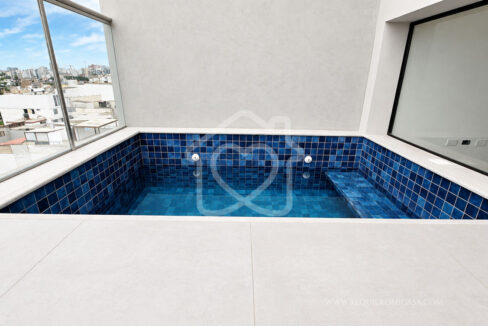 duplex con piscina frente a parque surco32