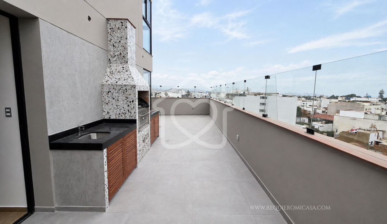 duplex con piscina frente a parque surco5