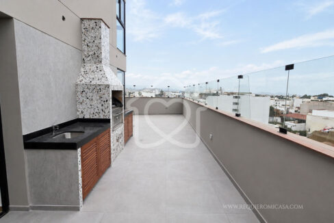 duplex con piscina frente a parque surco5