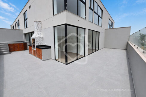 duplex con piscina frente a parque surco7