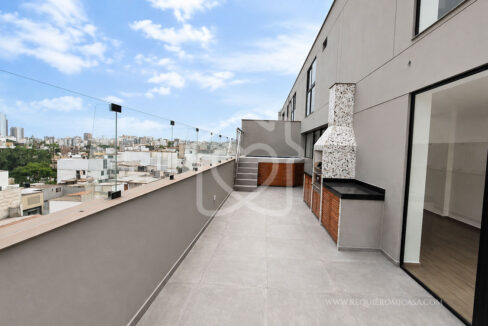duplex con piscina frente a parque surco8